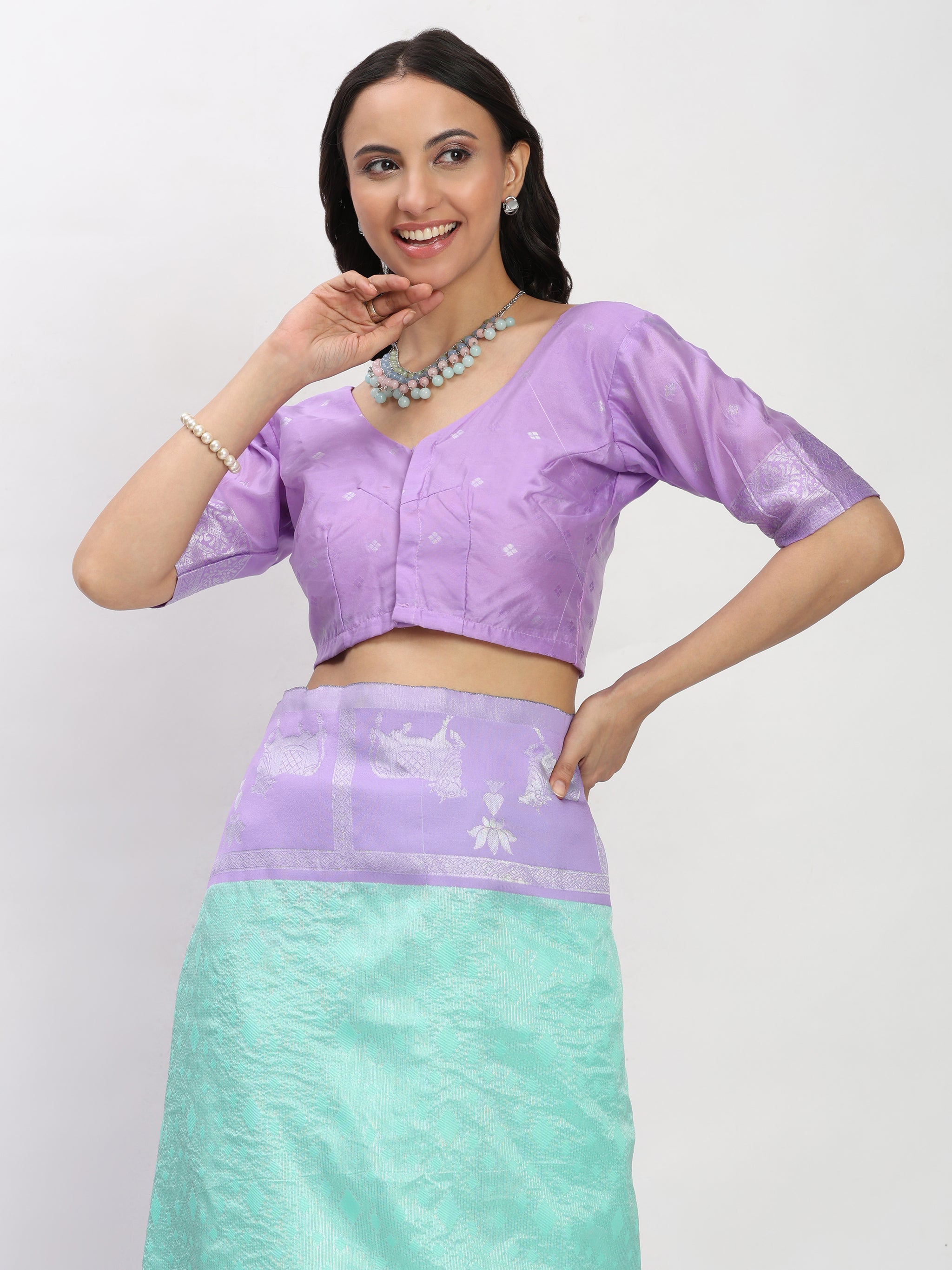 Lovandar C.Green Silver Zari Jaquard Weave Kanjivaram Silk Saree with Blouse Piece